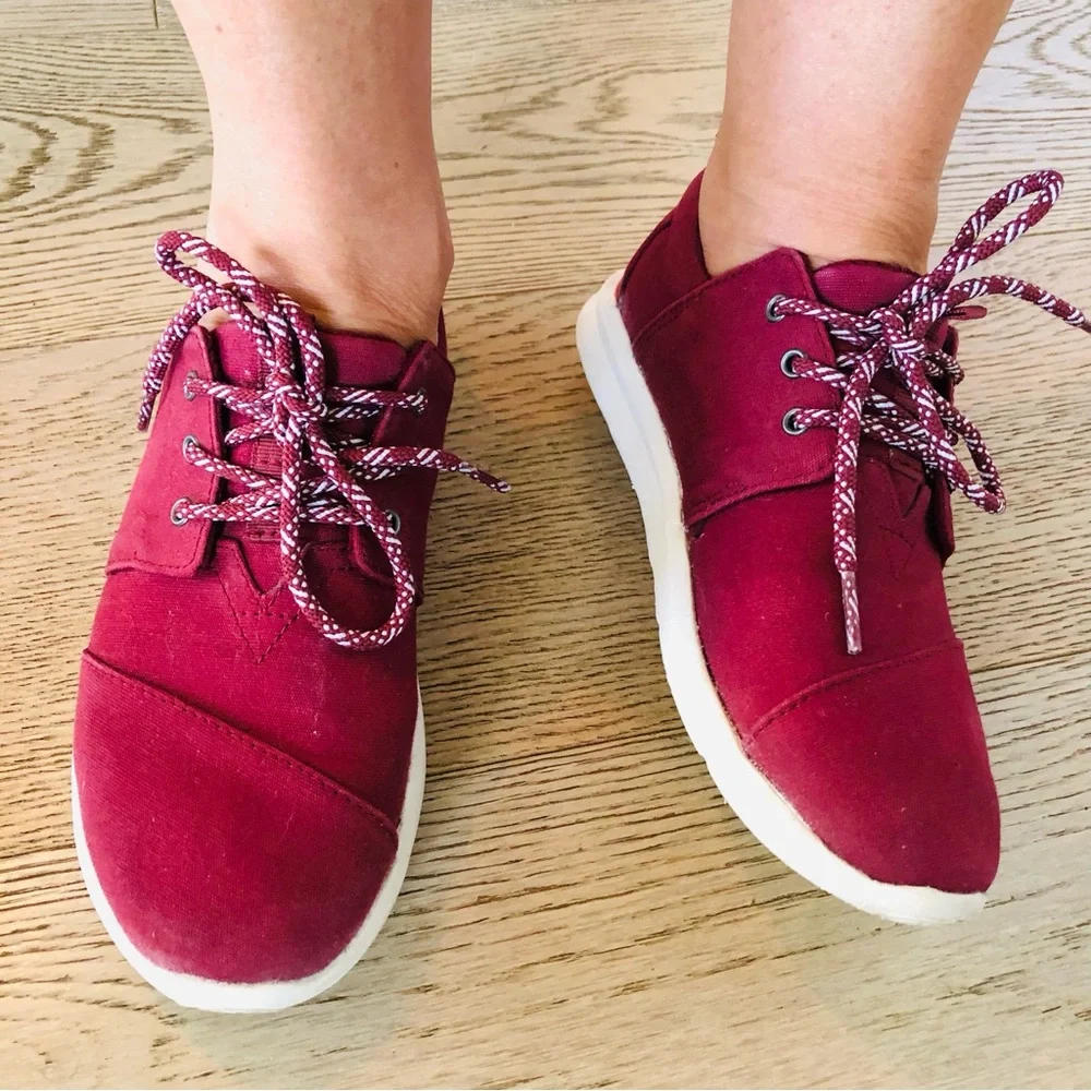 Toms Women’s Size 7 Maroon Burgundy Cherry Cola Red Wine Lace up Canvas Sneakers